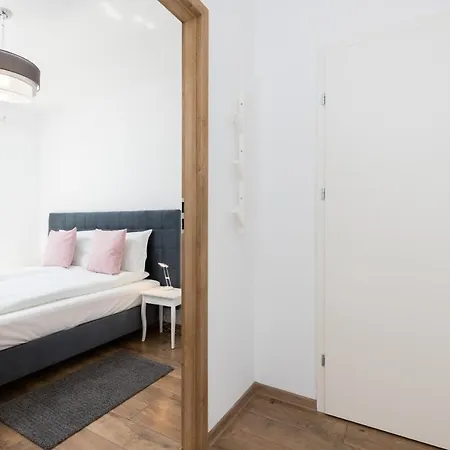 Srodmiescie Marina With Parking By Renters 公寓